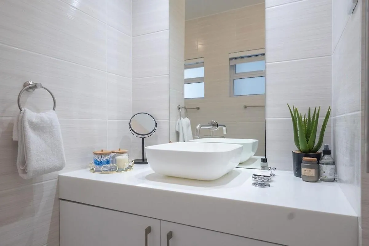 Apartment Seaside Studio In Mouille Point Cape Town