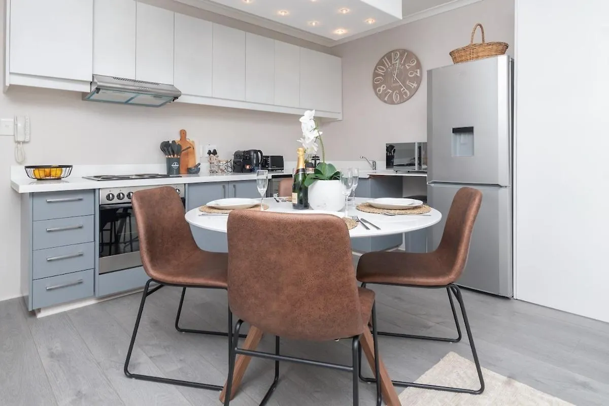 Apartment Seaside Studio In Mouille Point Cape Town